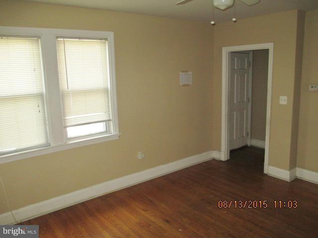 1033 Desoto Road Baltimore, MD 21223 - Photo 3 of 15 Living Room