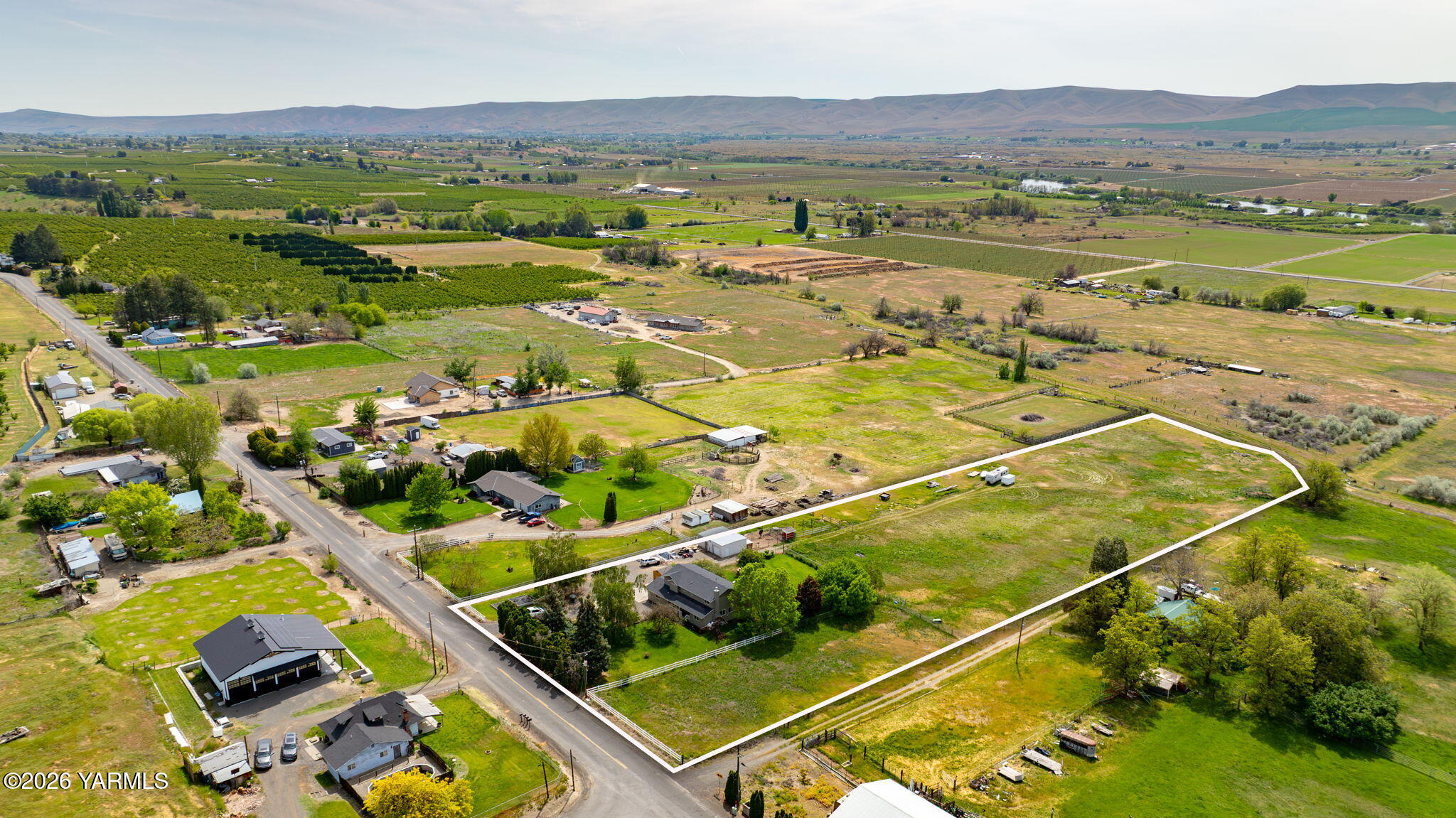 400 Charvet Road Grandview, WA 98930 - Photo 2 of 50 45-web-or-mls-DJI_0361-Edit