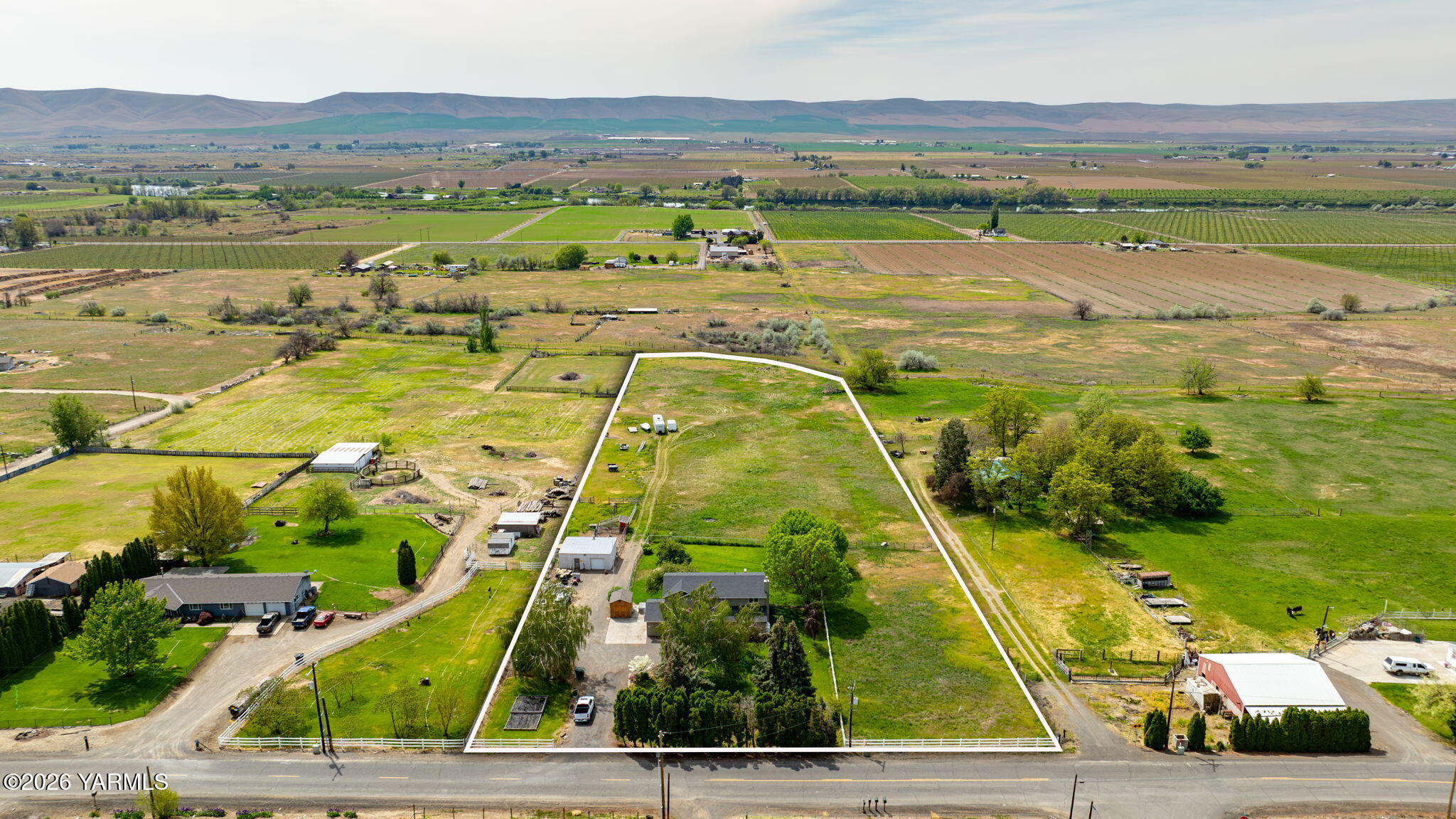 400 Charvet Road Grandview, WA 98930 - Photo 44 of 50 42-web-or-mls-DJI_0360-Edit