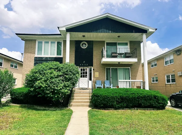 $895,000 | 4533 Elm Avenue, Brookfield, IL 60513