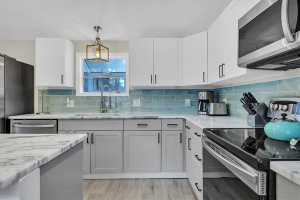 $3,000 | 4110 Iola Drive, Sarasota, FL 34231