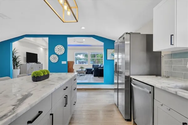 $3,000 | 4110 Iola Drive, Sarasota, FL 34231