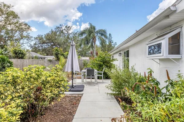 $3,000 | 4110 Iola Drive, Sarasota, FL 34231