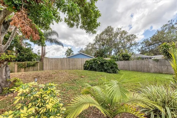 $3,000 | 4110 Iola Drive, Sarasota, FL 34231