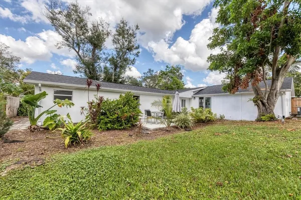 $3,000 | 4110 Iola Drive, Sarasota, FL 34231