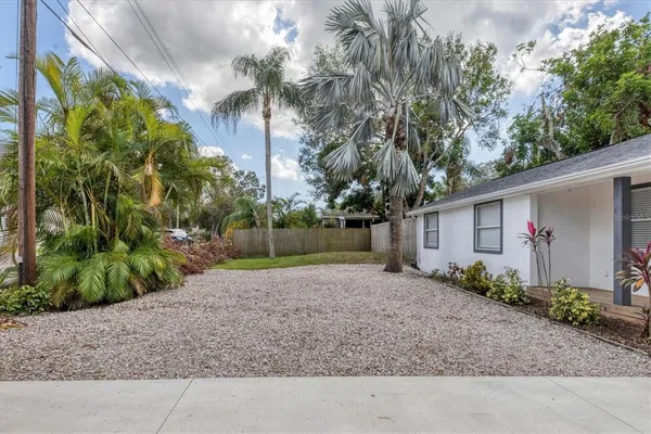$3,000 | 4110 Iola Drive, Sarasota, FL 34231