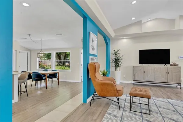 $3,000 | 4110 Iola Drive, Sarasota, FL 34231