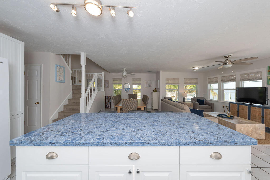 58121 Morton Street Marathon, FL 33050 - Photo 41 of 93 Large Granite Island