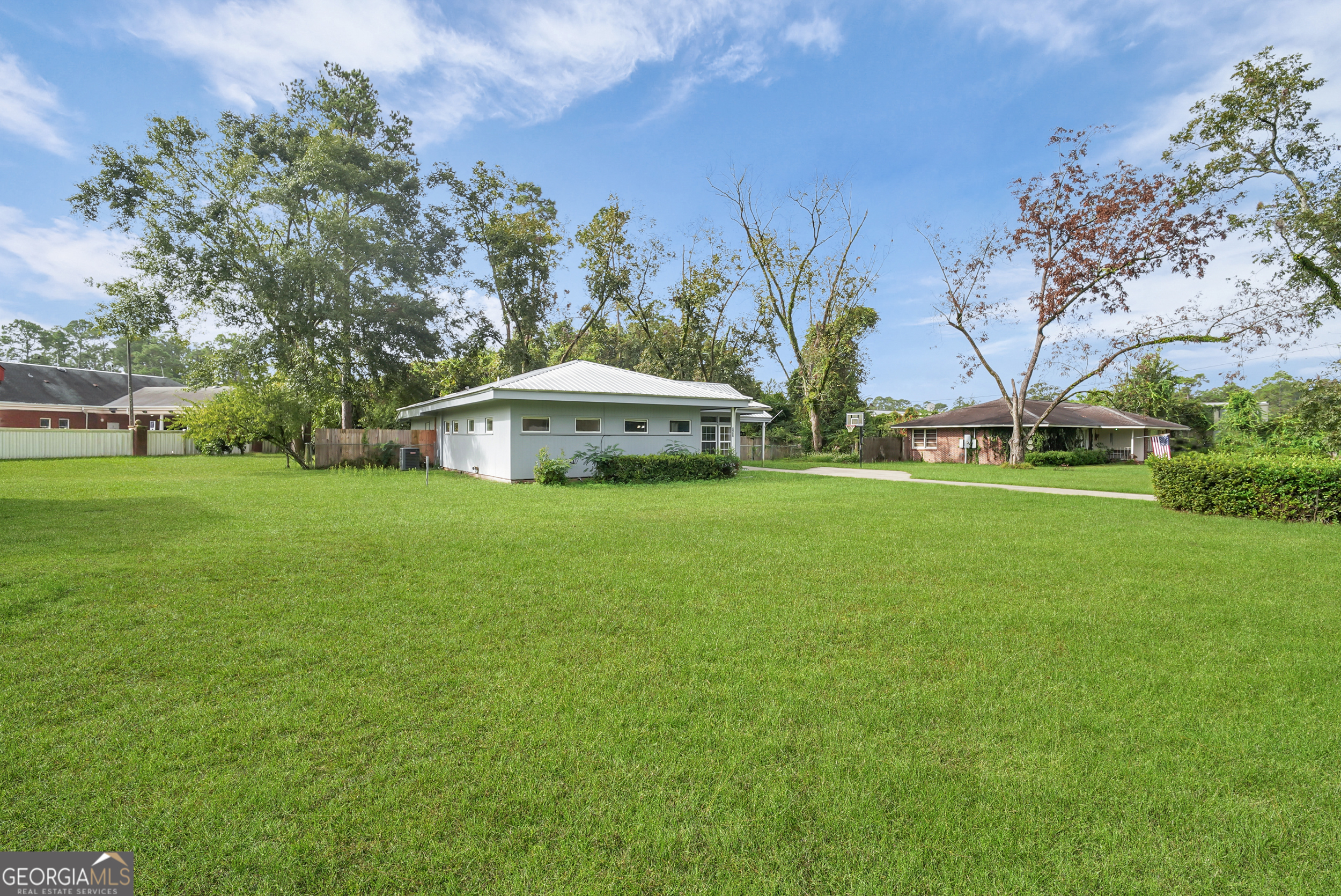 757 Old Screven Road Jesup, GA 31545 - Photo 2 of 38 a front view of a house with garden and trees