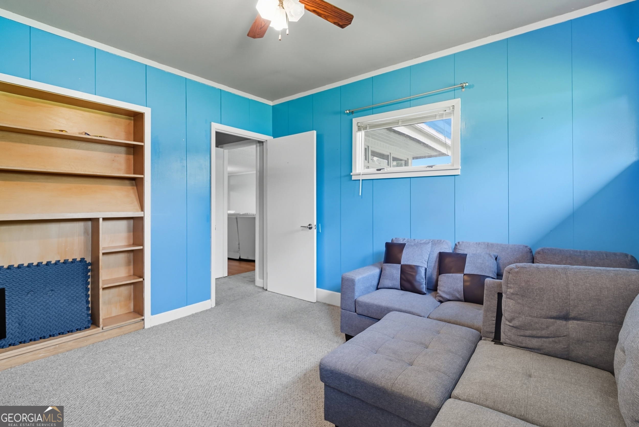 757 Old Screven Road Jesup, GA 31545 - Photo 24 of 38 a living room with furniture and a window