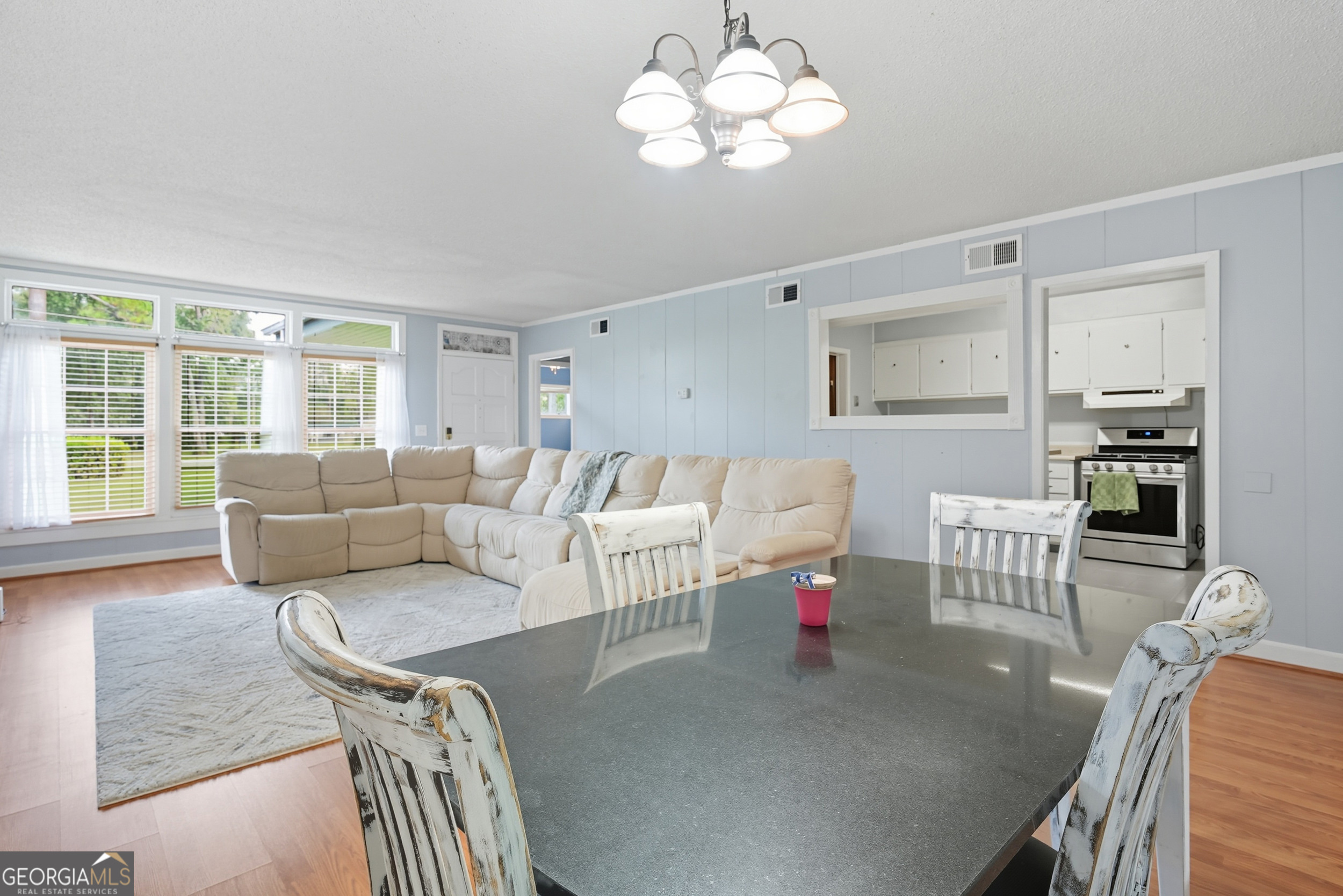 757 Old Screven Road Jesup, GA 31545 - Photo 8 of 38 a living room with furniture dining table and a large window