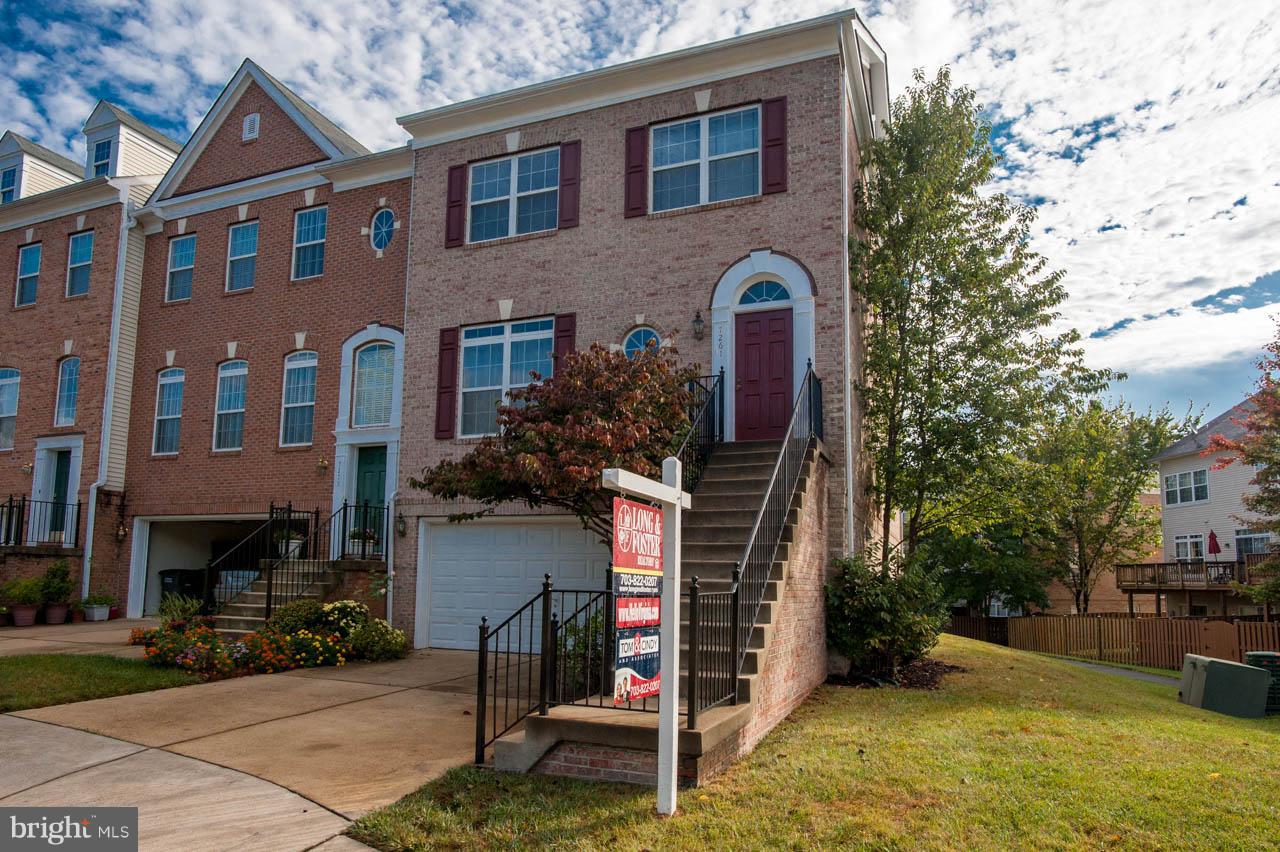 7261 Castlefield Way Springfield, VA 22150 - Photo 1 of 17 7261 Castlefield Way
