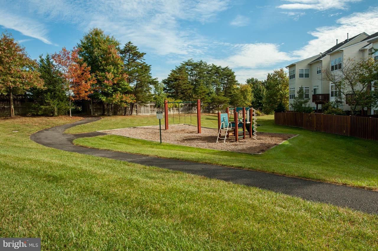 7261 Castlefield Way Springfield, VA 22150 - Photo 16 of 17 Community Tot Lot