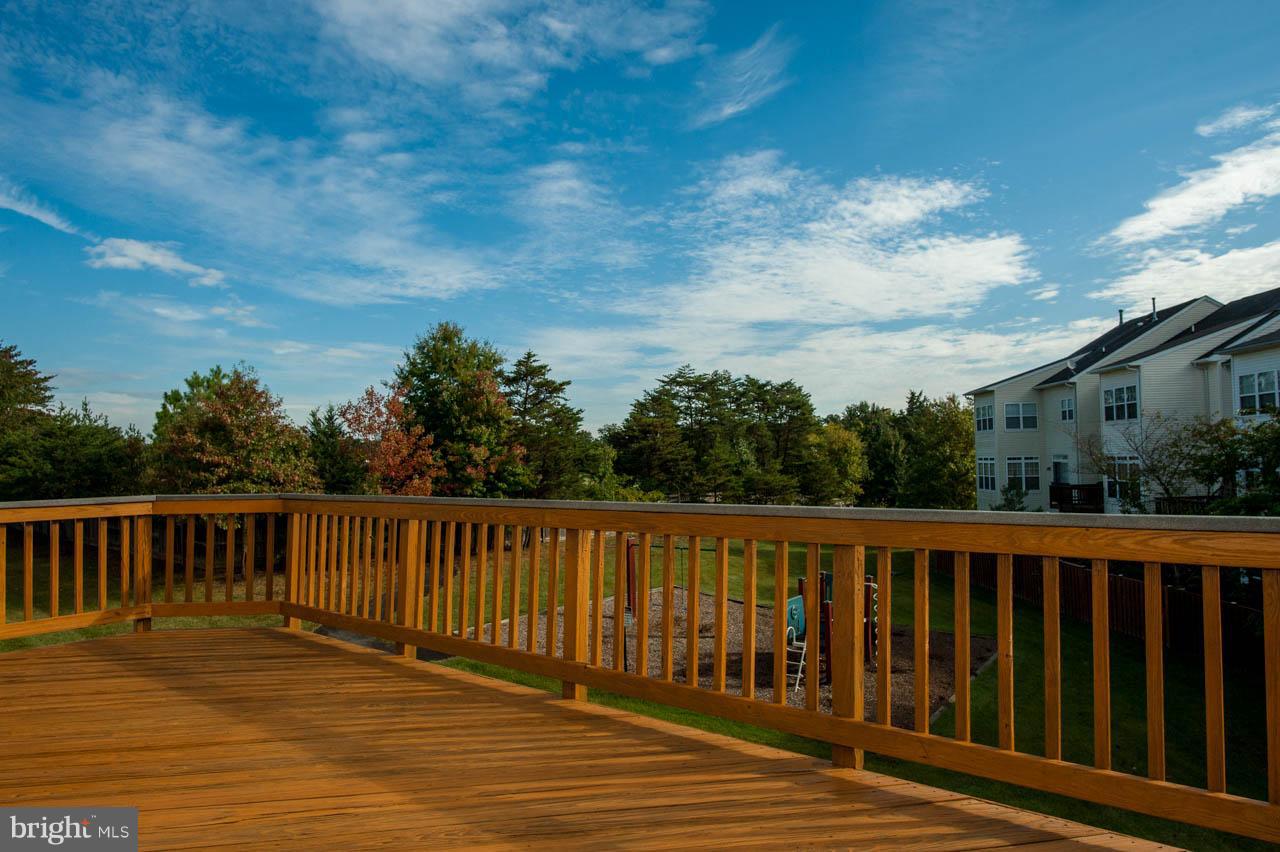 7261 Castlefield Way Springfield, VA 22150 - Photo 6 of 17 Deck