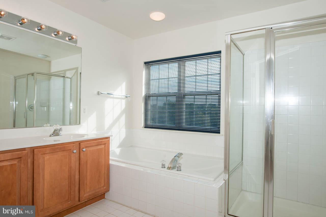 7261 Castlefield Way Springfield, VA 22150 - Photo 8 of 17 Master Bath