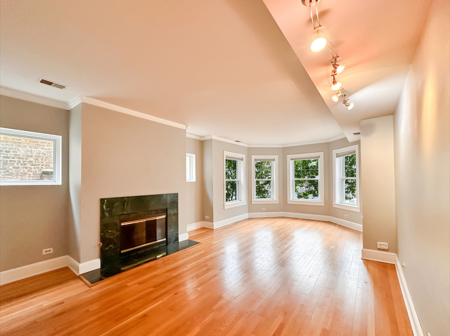 505 Sheridan Road, Unit 2E Evanston, IL 60202 - Photo 3 of 28 Gallery Image 3