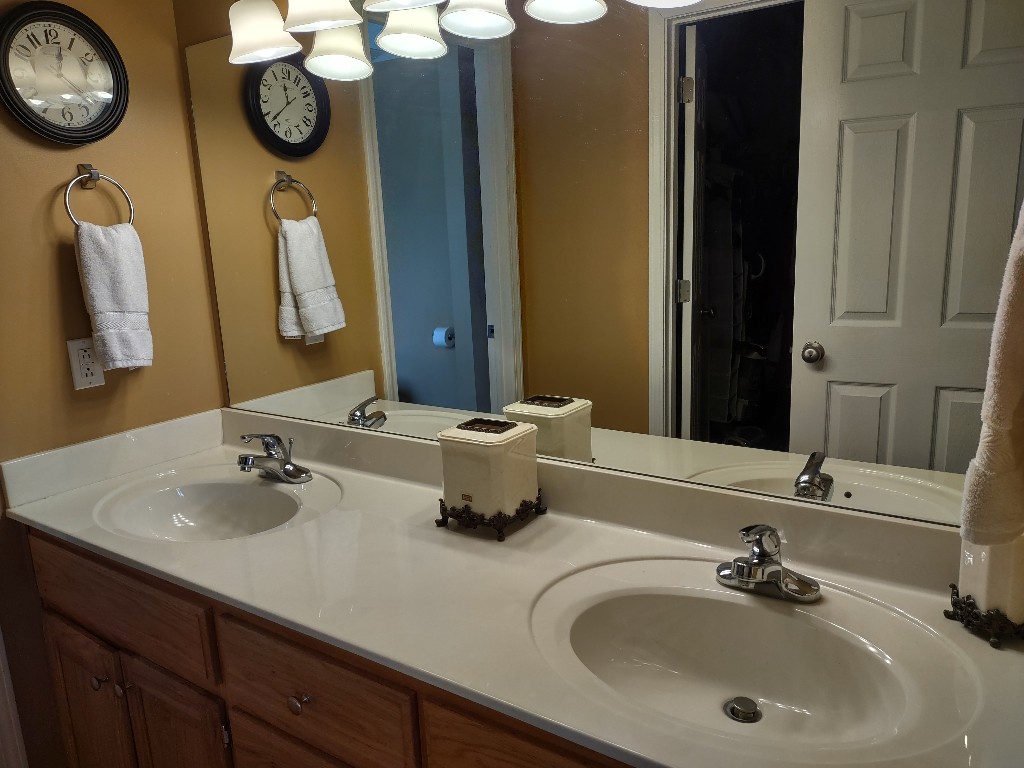 505 Martin Chapel Road Portland, TN 37148 - Photo 27 of 35 a bathroom with a sink and a mirror