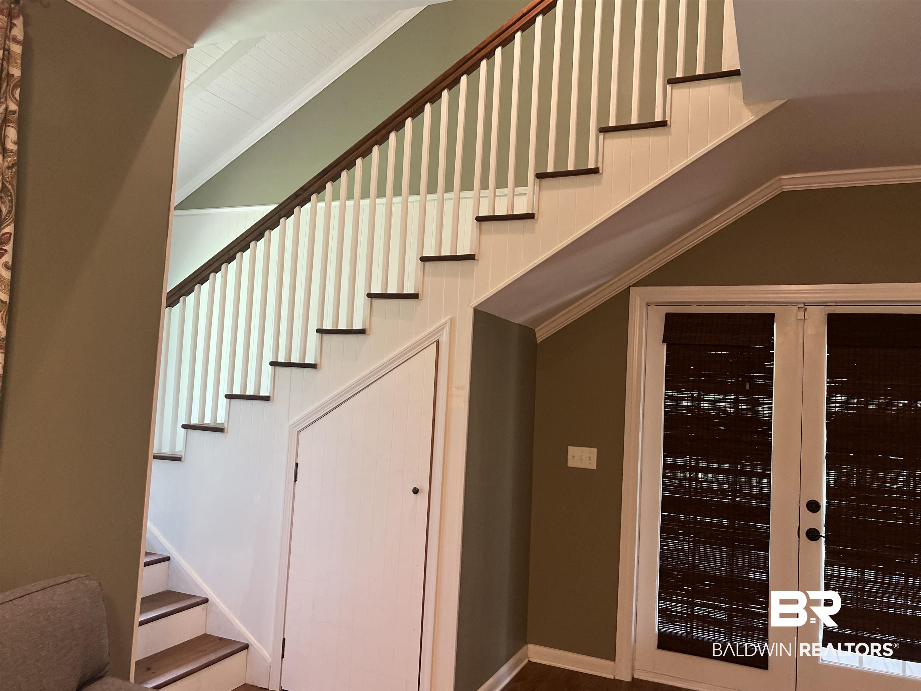 102 Brown Road Evergreen, AL 36401 - Photo 14 of 26 Stairs with ornamental molding