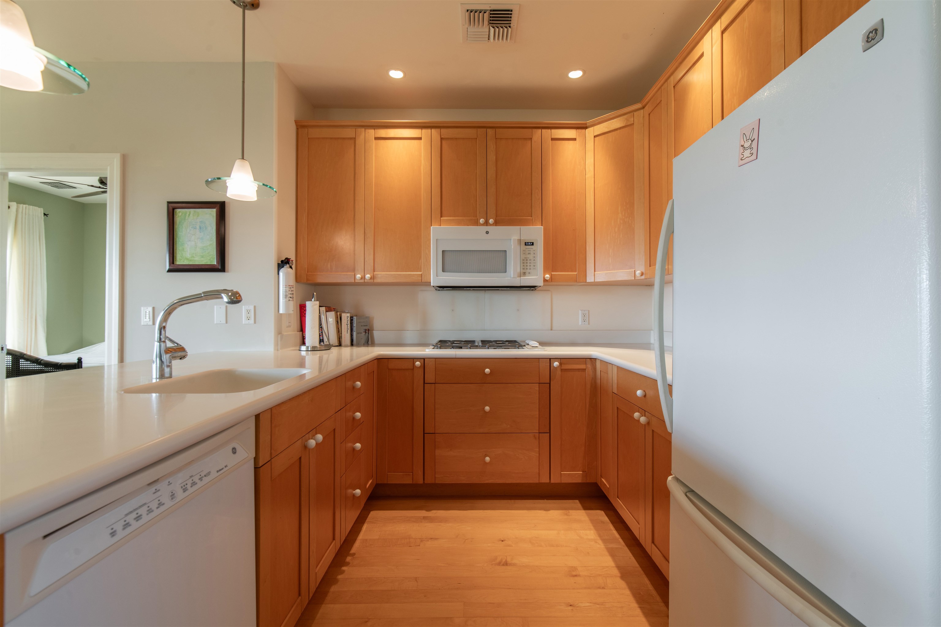 2345 Omaopio Road Kula, HI 96790 - Photo 10 of 23 a bathroom with a sink a vanity and a bathtub
