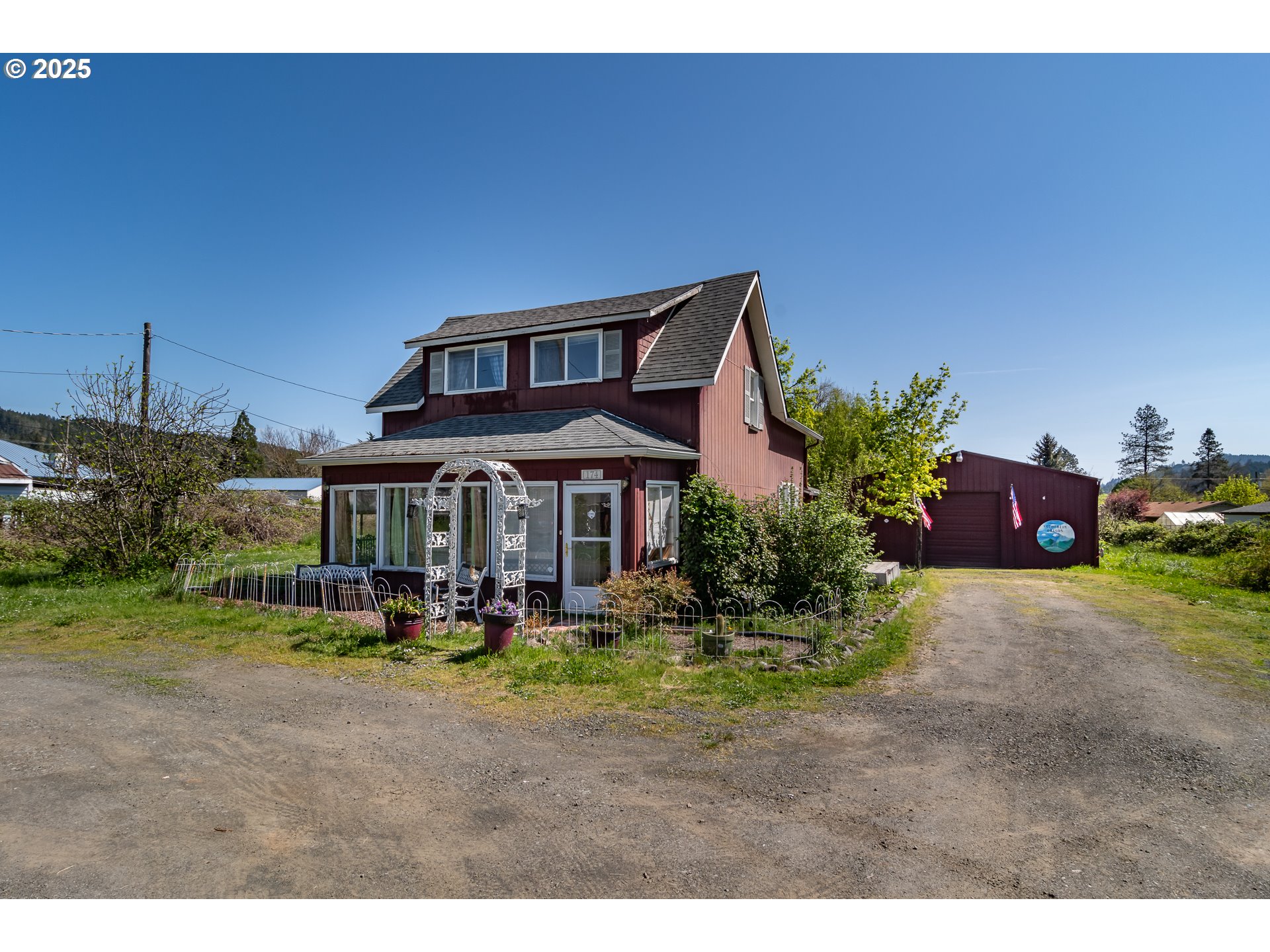174 South Comstock Road Sutherlin, OR 97479 - Photo 5 of 48 Gallery Image 5