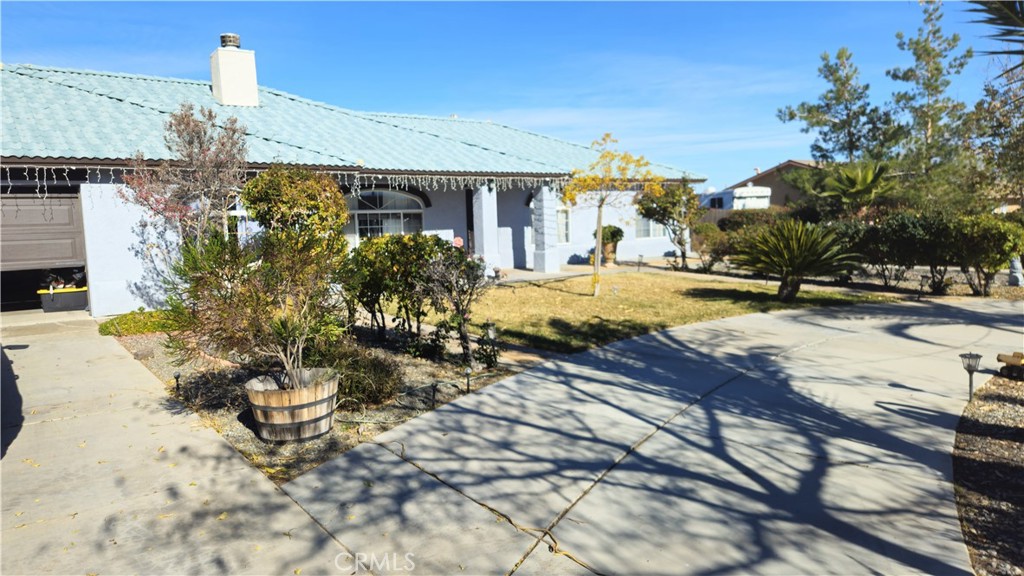 15274 Rodeo Street Hesperia, CA 92345 - Photo 4 of 43 a view of a house with snow on the ground