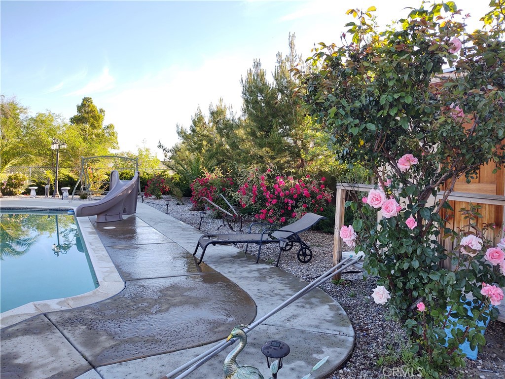 15274 Rodeo Street Hesperia, CA 92345 - Photo 6 of 43 a living room with furniture and flowers