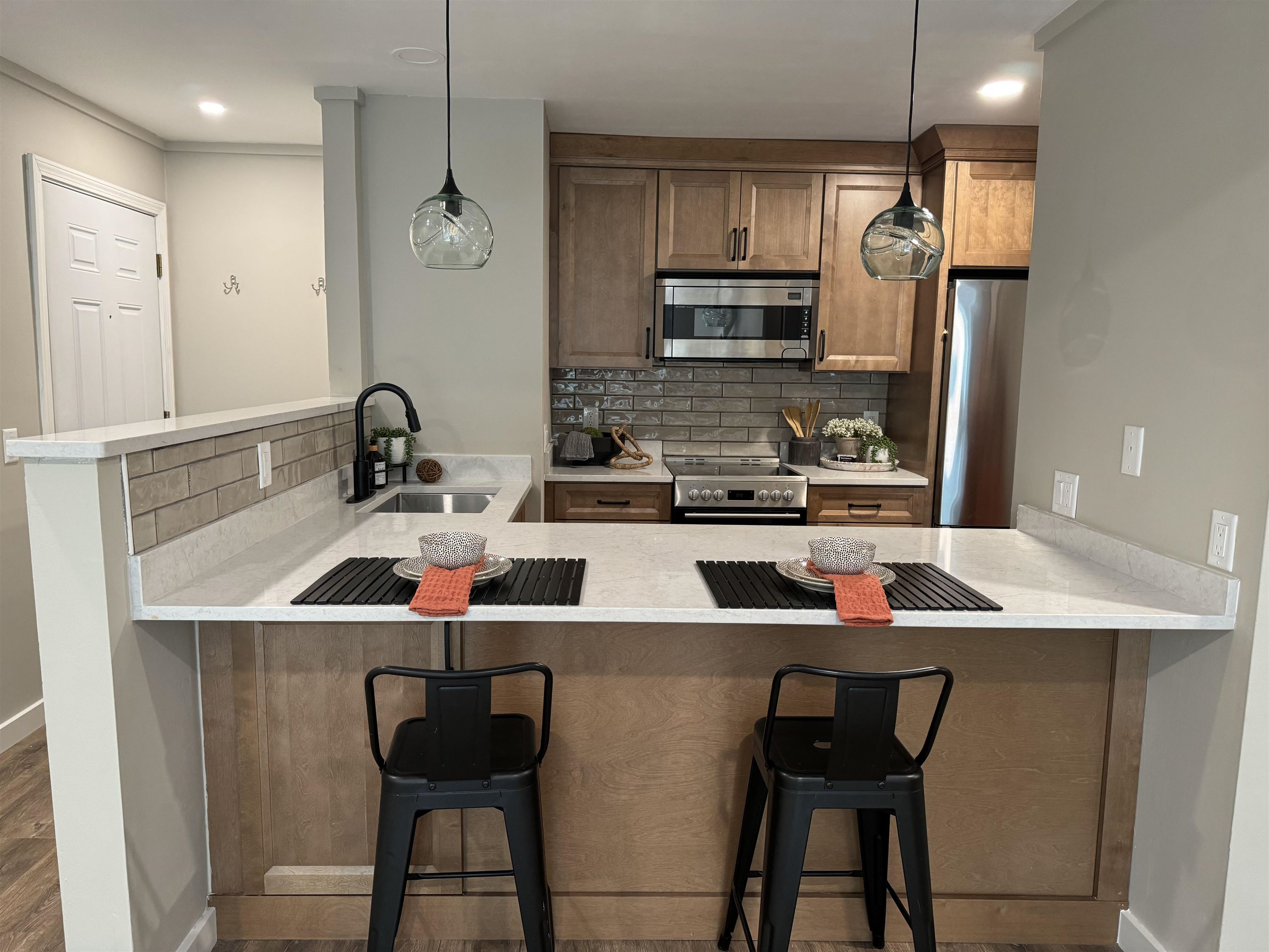 30 Wolf Road, Unit 612 Lebanon, NH 03766 - Photo 2 of 37