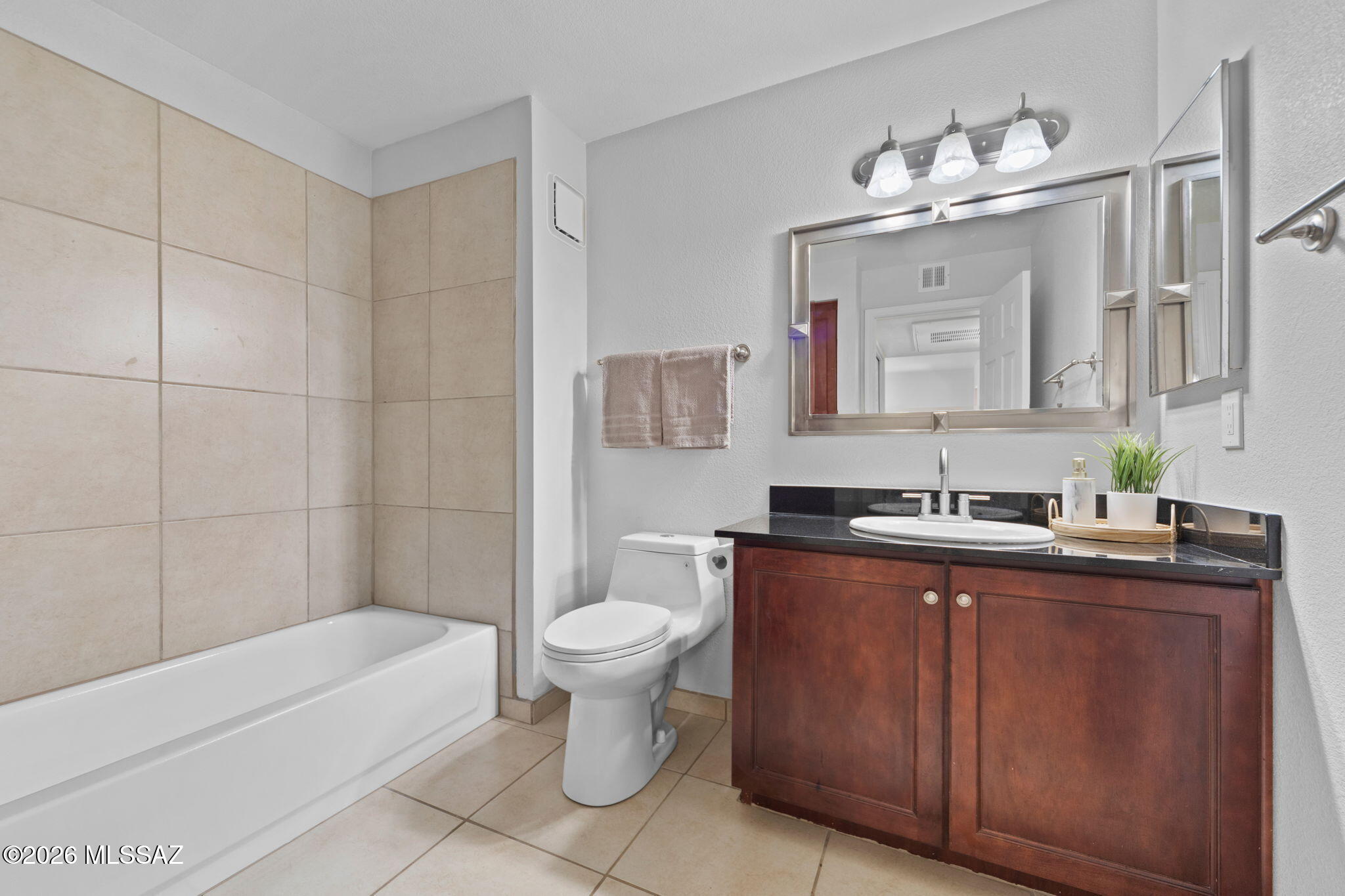 7255 East Snyder Road, Unit 1204 Tucson, AZ 85750 - Photo 26 of 50 Main bathroom