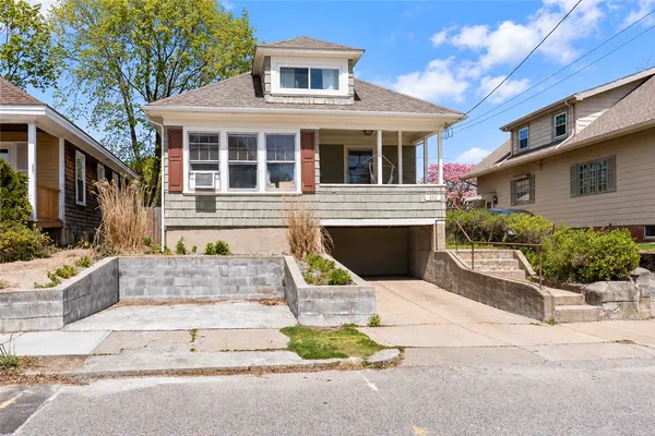 $2,650 | 183 Narragansett Street, Cranston, RI 02905