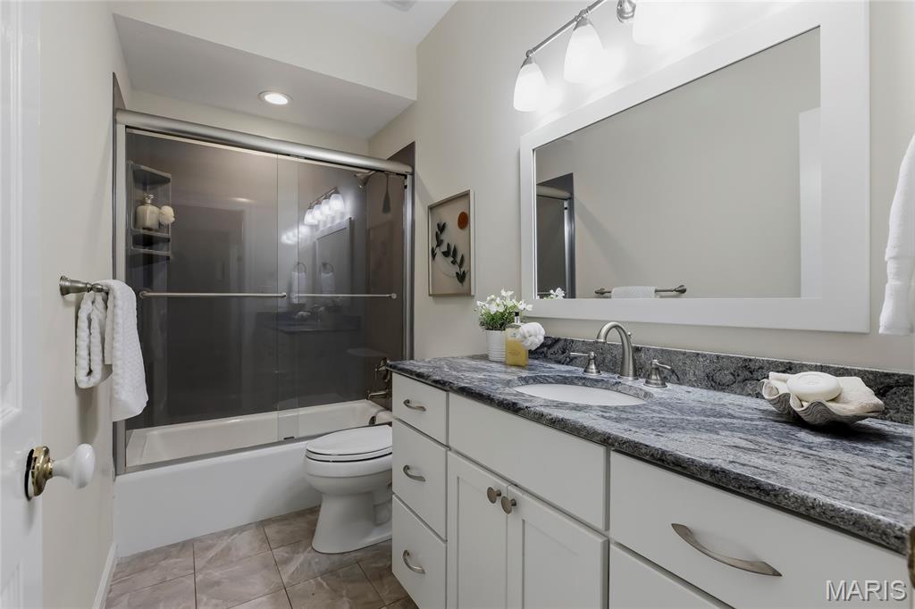 1600 Baxter Forest Ridge Court Chesterfield, MO 63005 - Photo 17 of 38