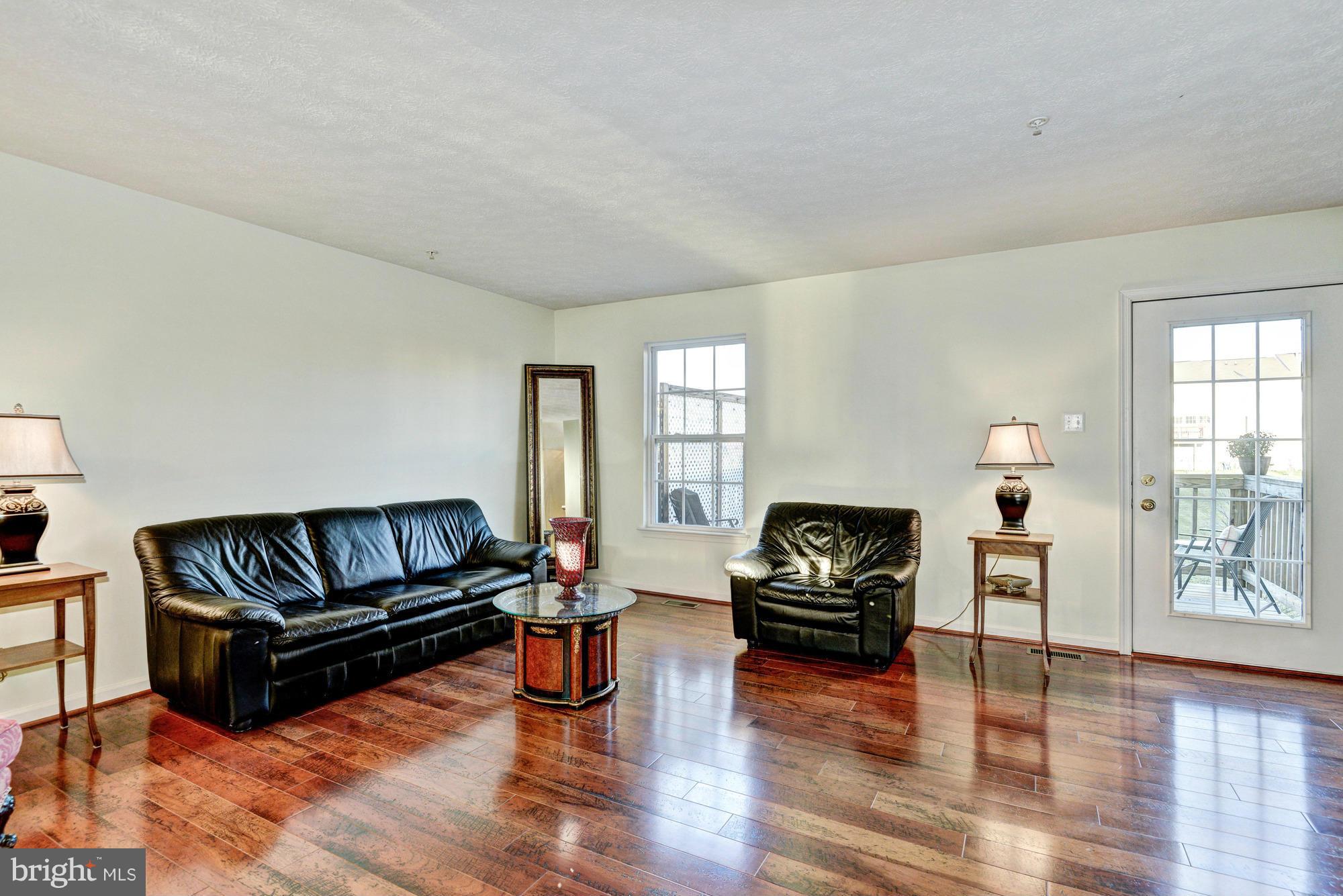 715 Sherman Road Baltimore, MD 21220 - Photo 4 of 20 Living Room