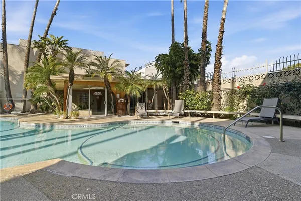 $599,999 | 5330 Lindley Avenue, Unit 305, Encino, CA 91316