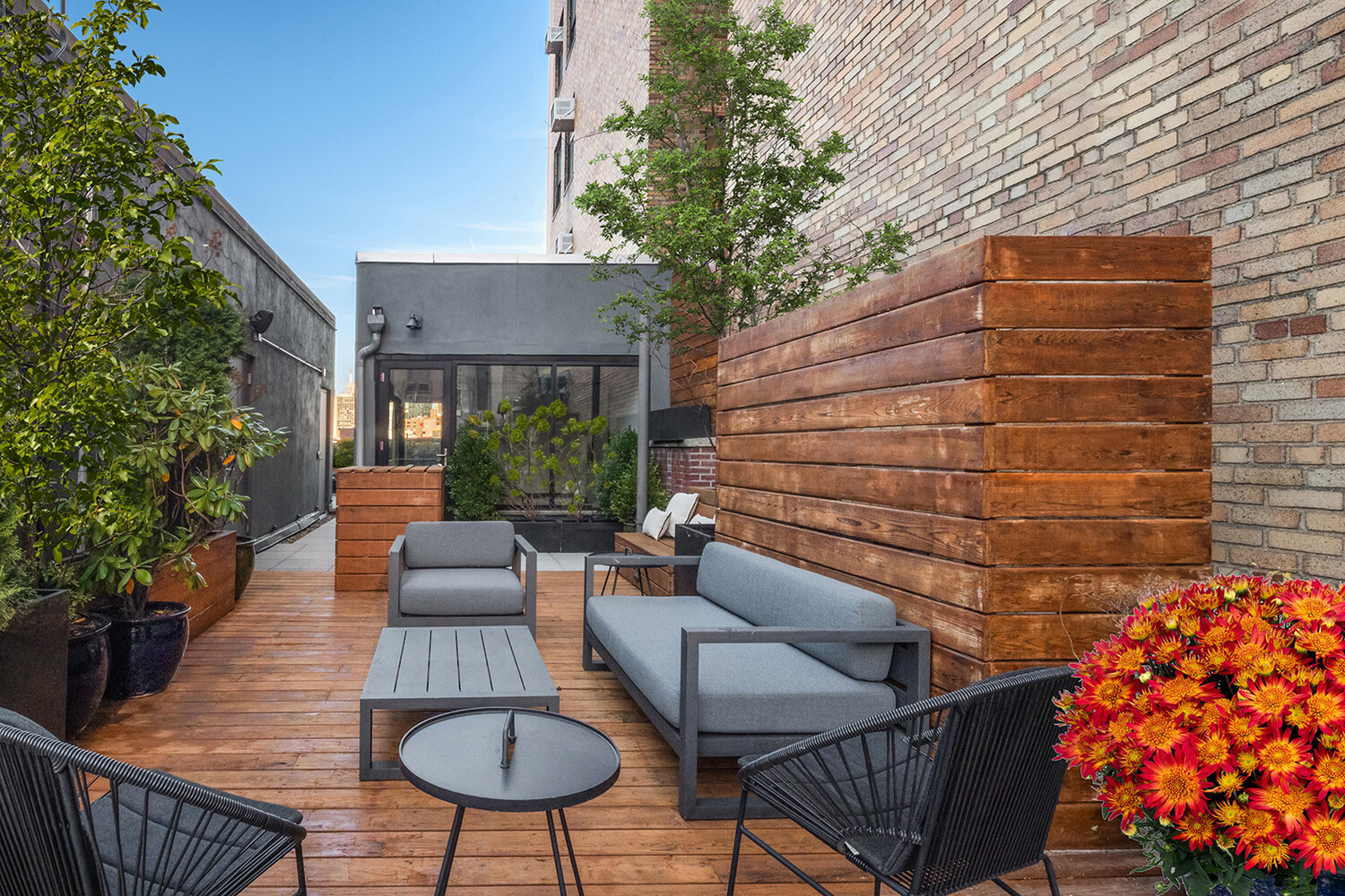 58 Walker Street, Unit PH Manhattan, NY 10013 - Photo 12 of 18 a backyard of a house with seating space