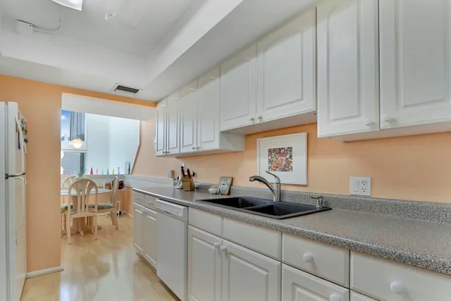 $4,900 | 2051 Northeast Ocean Boulevard, Unit 22, Stuart, FL 34996