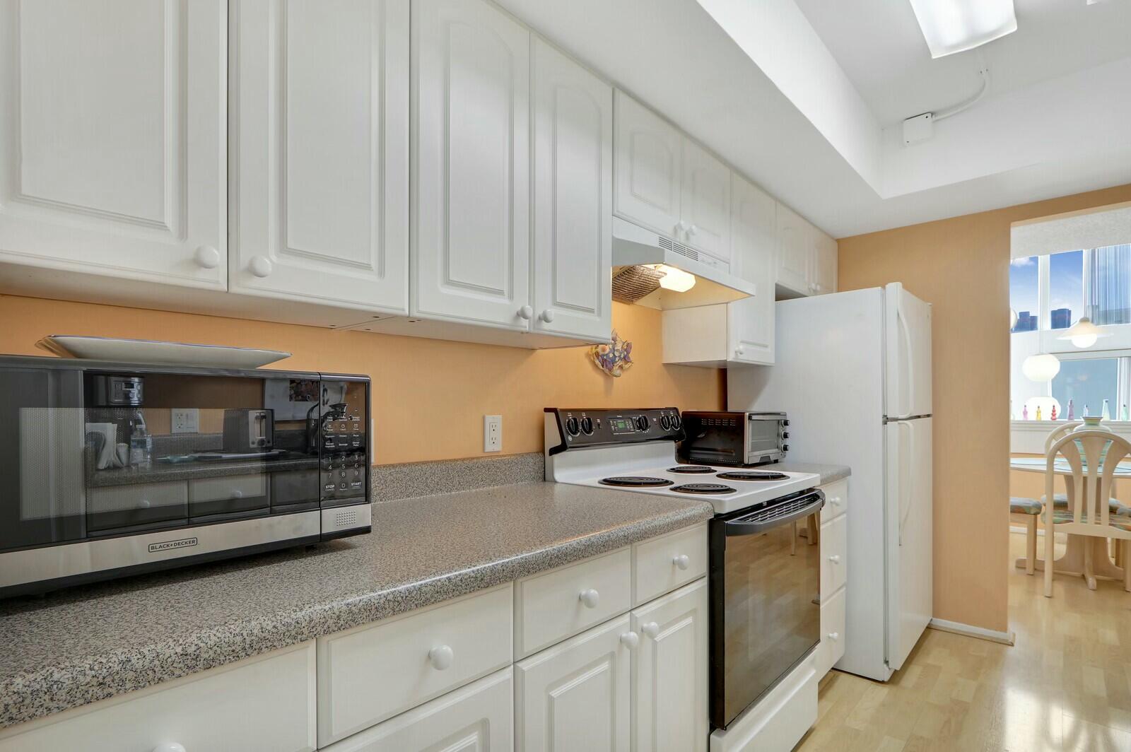 2051 Northeast Ocean Boulevard, Unit 22 Stuart, FL 34996 - Photo 14 of 31 tempImagenUW3cm