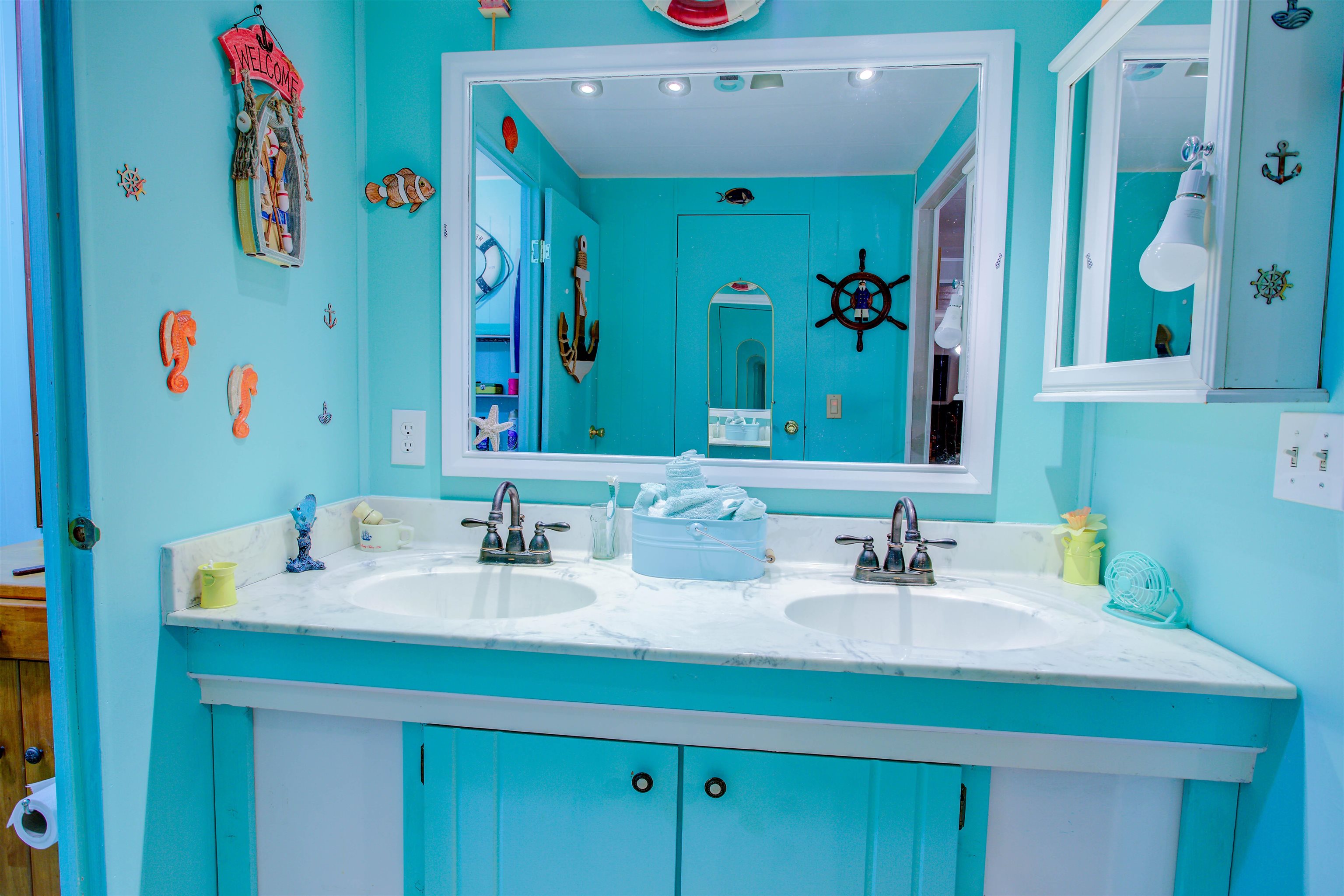 736 San Mateo Road Satsuma, FL 32189 - Photo 15 of 41 a bathroom with a sink and a mirror