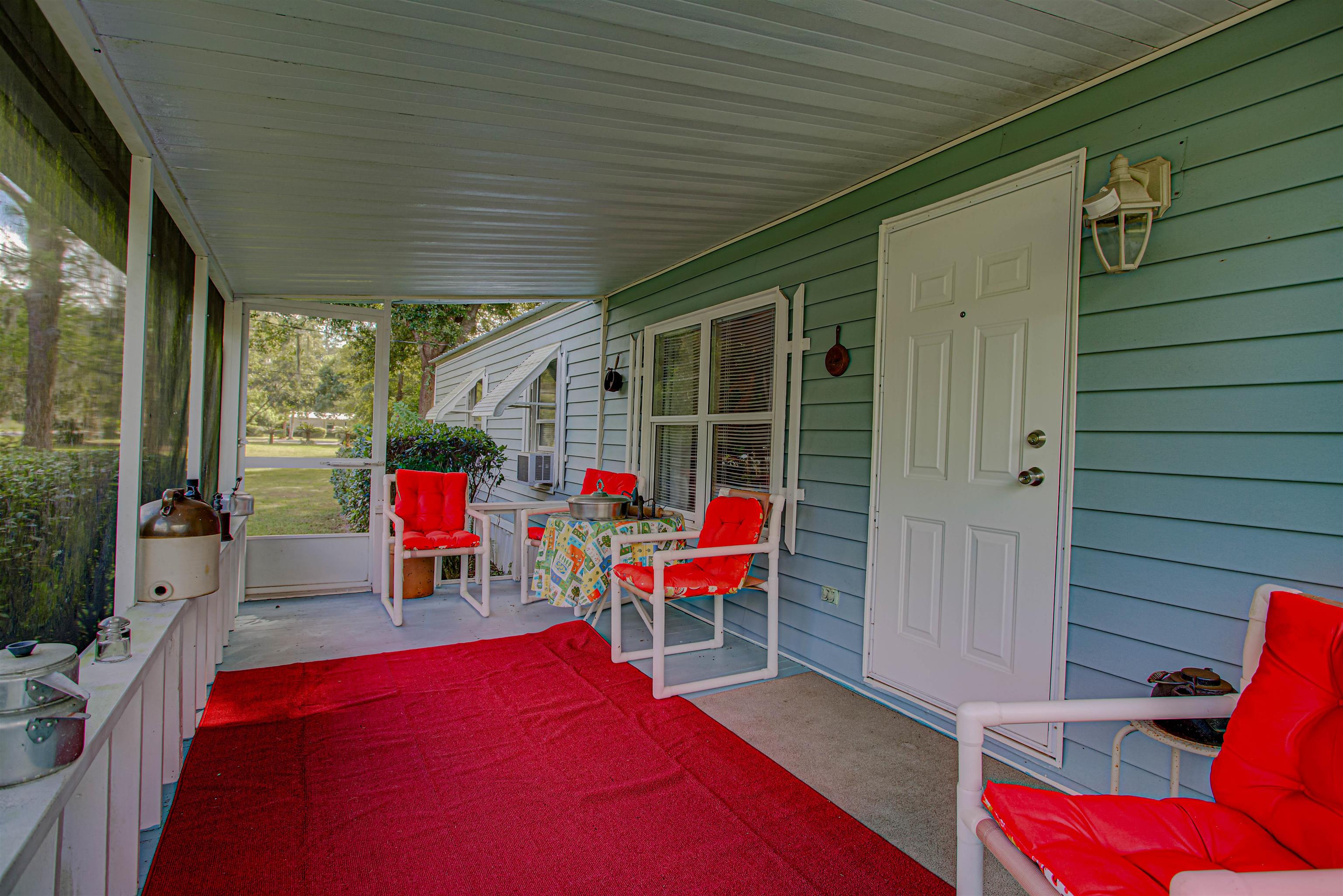 736 San Mateo Road Satsuma, FL 32189 - Photo 3 of 41 a outdoor space with furniture