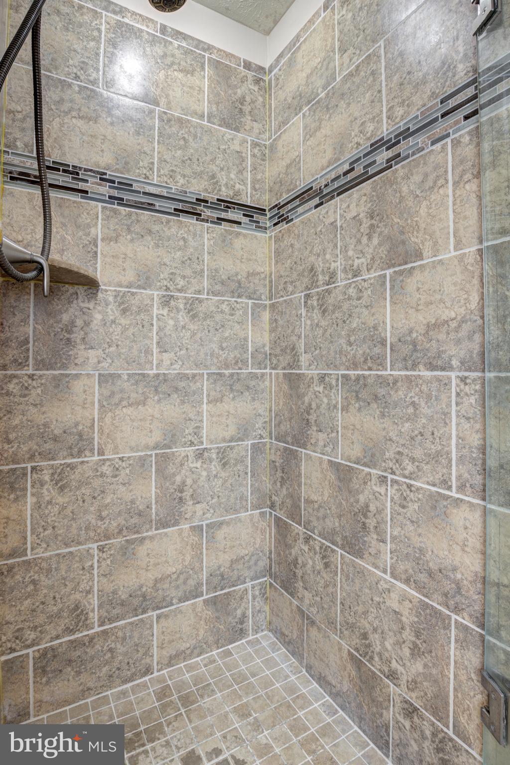 2839 Edgelea Road Vienna, VA 22181 - Photo 26 of 41