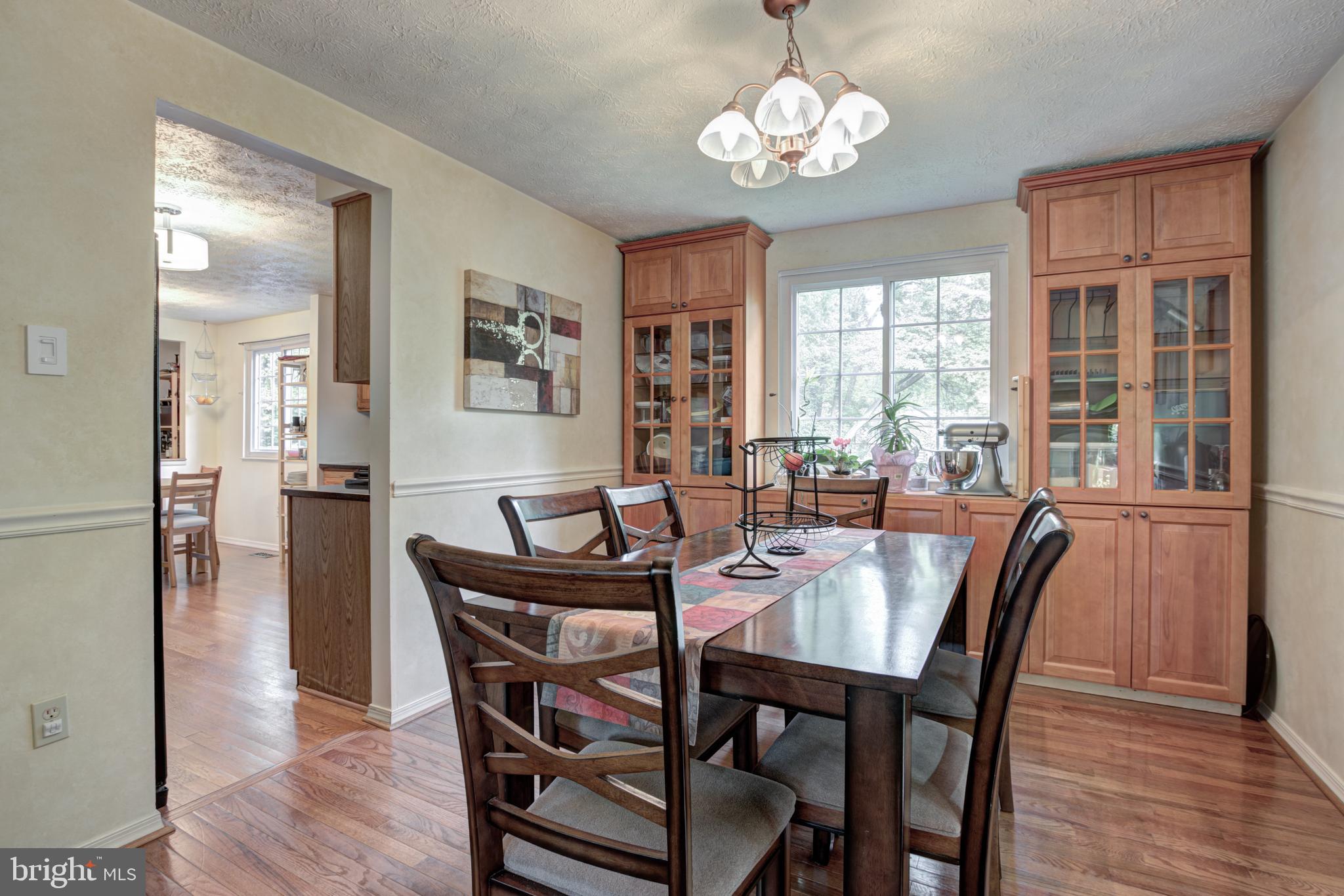 2839 Edgelea Road Vienna, VA 22181 - Photo 5 of 41