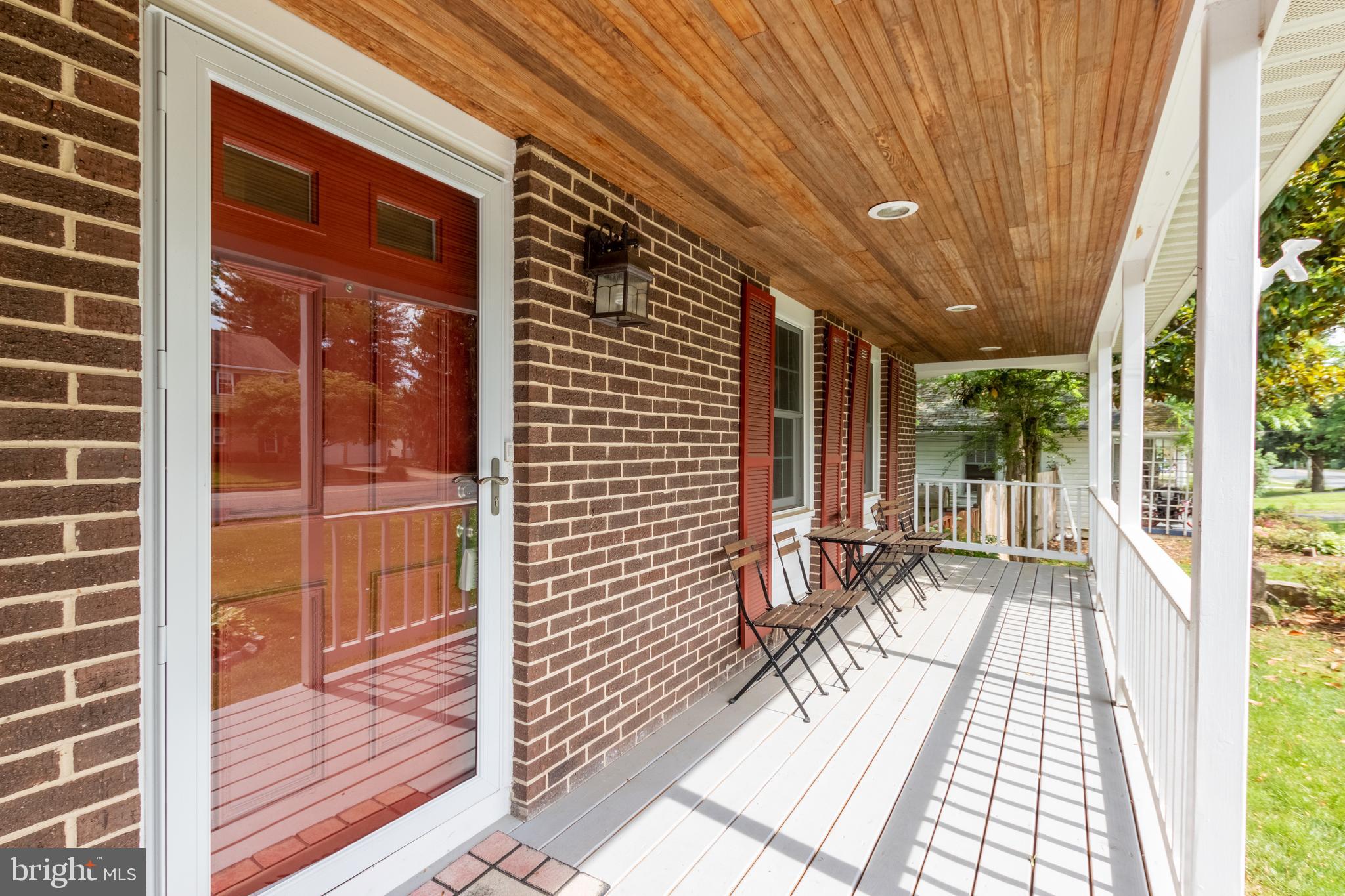 2839 Edgelea Road Vienna, VA 22181 - Photo 7 of 41