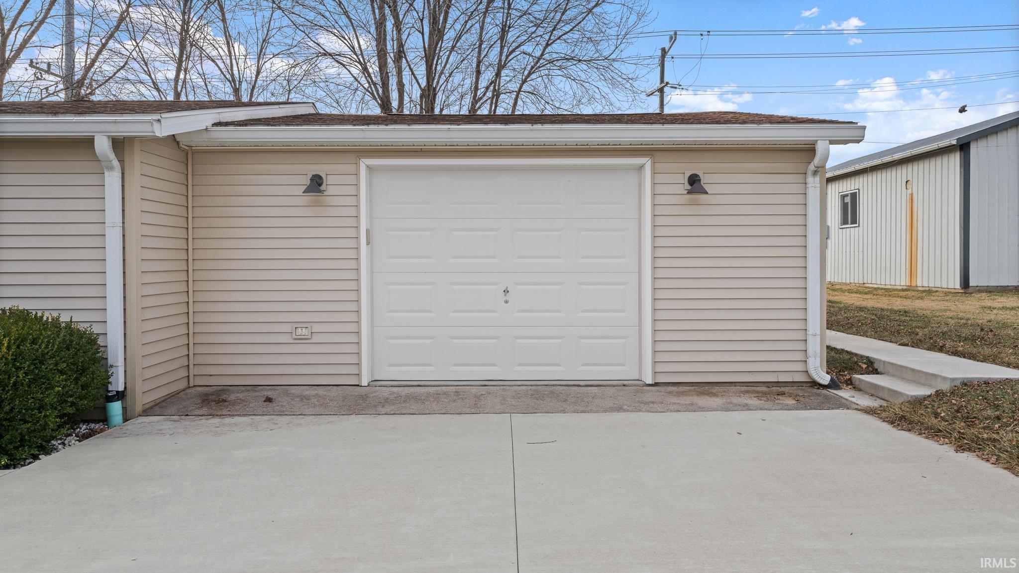 717 W Street Bedford, IN 47421 - Photo 4 of 30