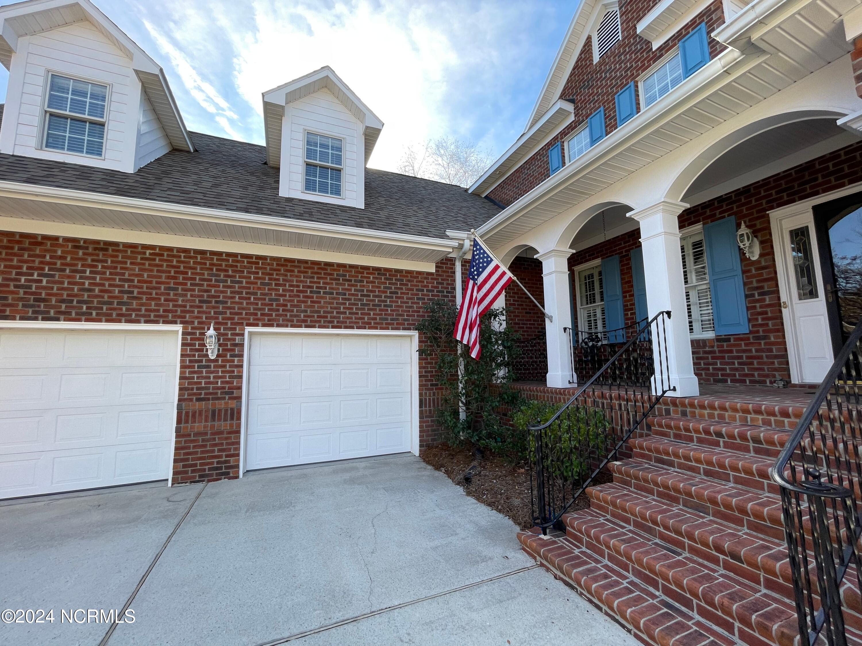 214 Nydegg Road New Bern, NC 28562 - Photo 67 of 76 Front driveway view