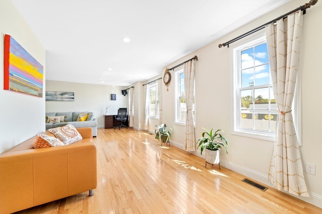 311 Littleton Road, Unit 60 Chelmsford, MA 01824 - Photo 8 of 42 a living room with furniture and a potted plant