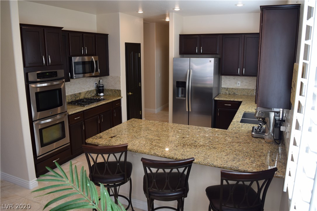 3225 Hill Valley Street Las Vegas, NV 89129 - Photo 6 of 17