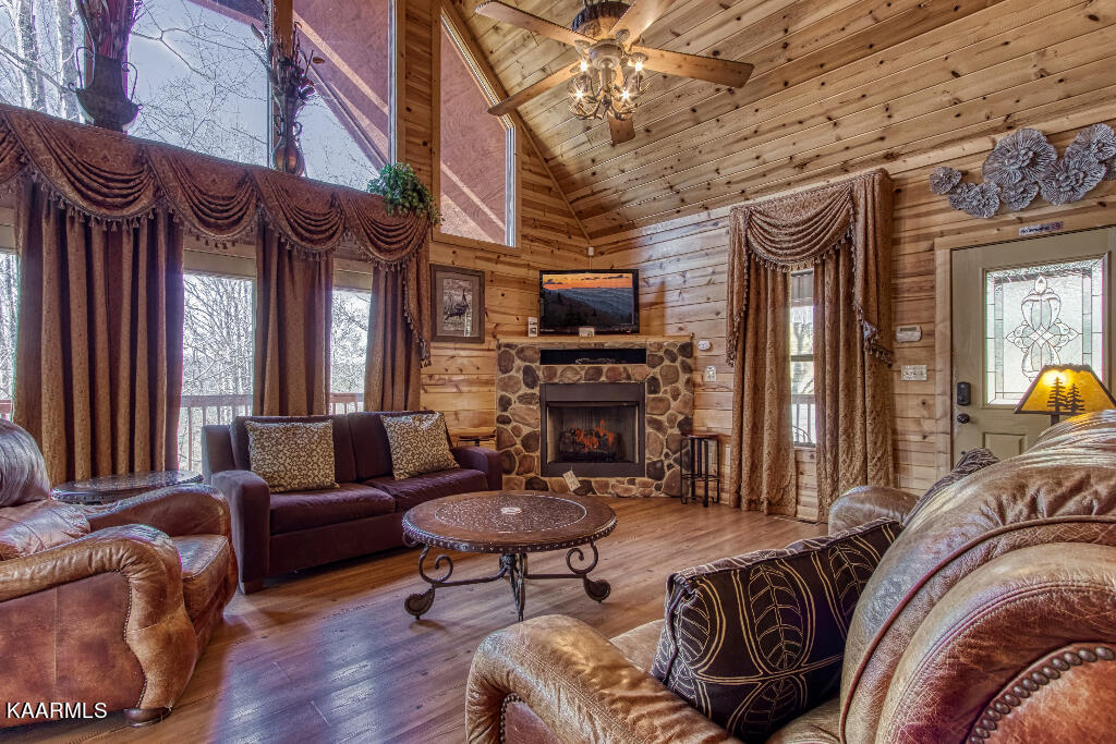 2440 Breezy Road Sevierville, TN 37876 - Photo 4 of 25 03