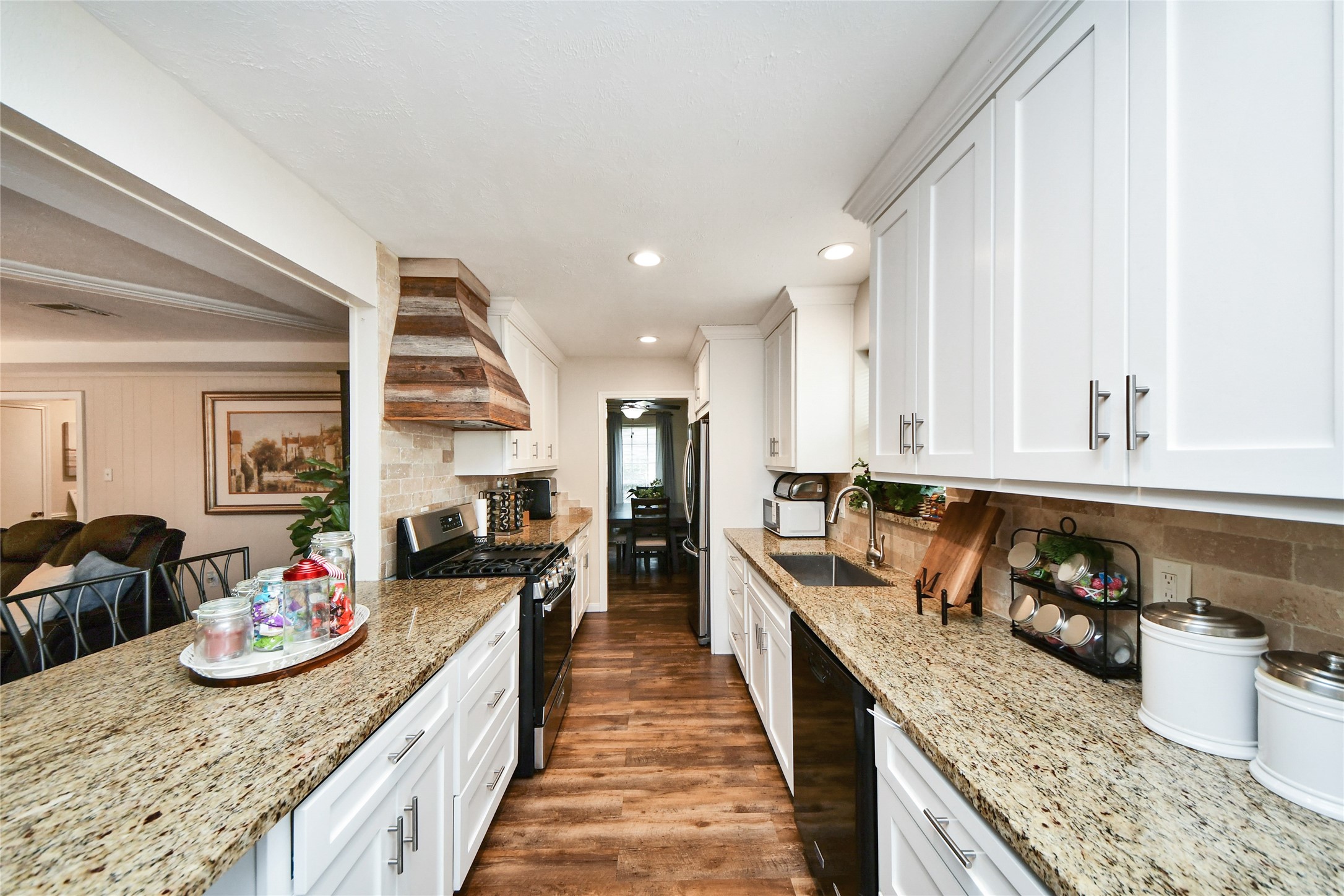 203 Ridgewood Drive Oak Ridge North, TX 77386 - Photo 12 of 39 a kitchen with granite countertop lots of counter top space