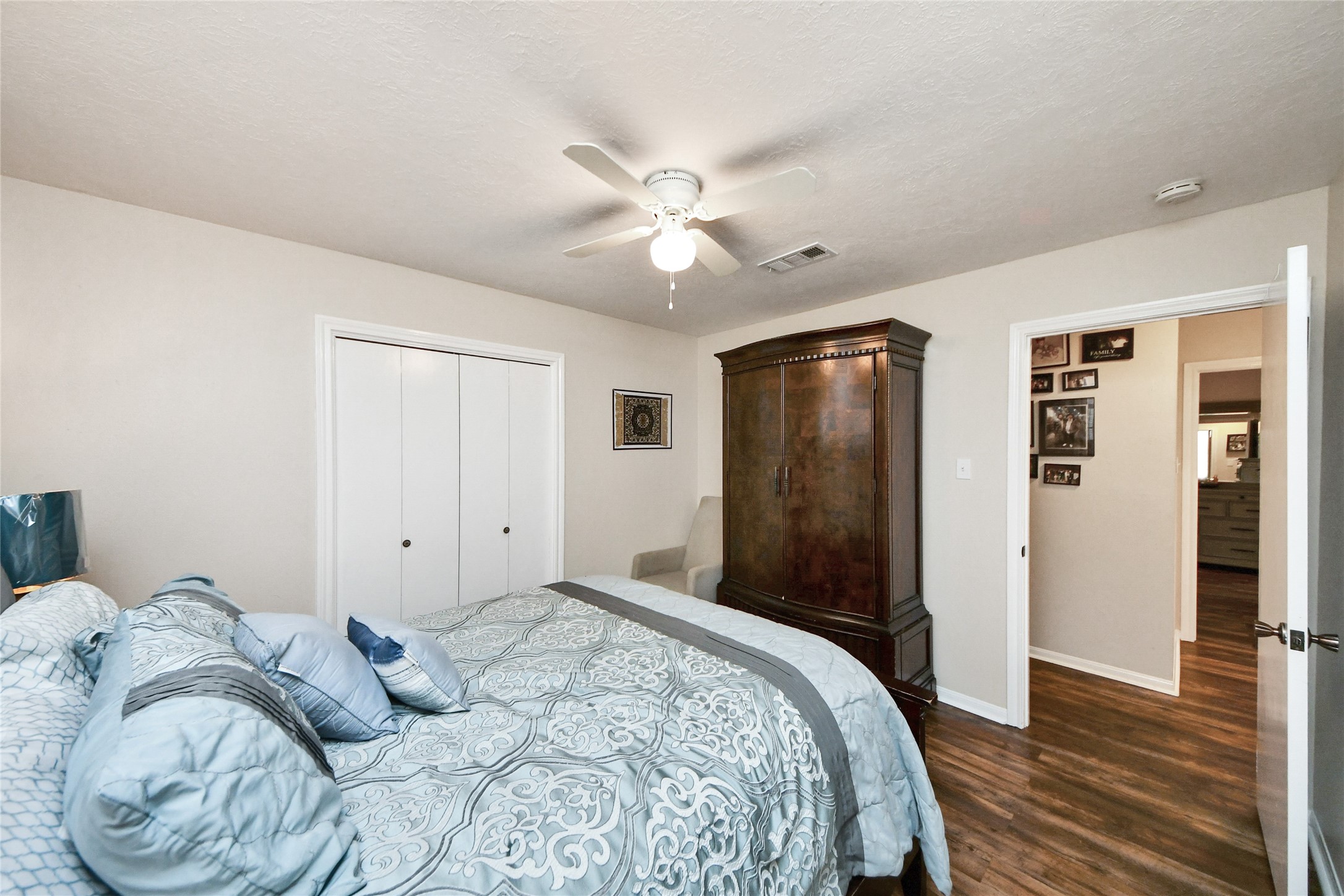 203 Ridgewood Drive Oak Ridge North, TX 77386 - Photo 27 of 39 a bedroom with a bed and a chandelier