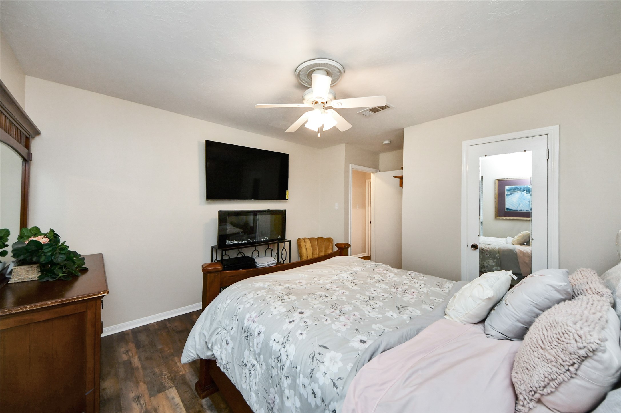 203 Ridgewood Drive Oak Ridge North, TX 77386 - Photo 29 of 39 a bedroom with a bed and a flat screen tv
