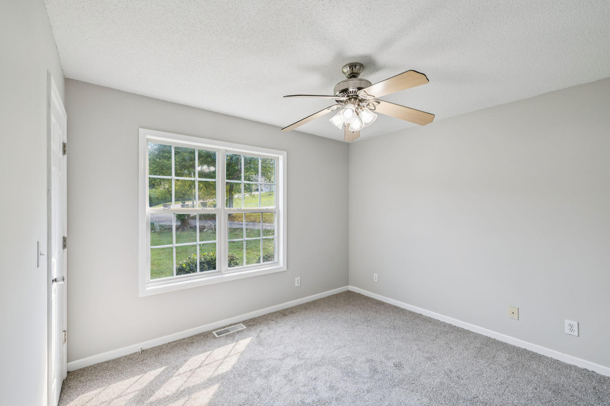 1016 Prince Way Dalton, GA 30721 - Photo 17 of 40 large-0199783c-fc24-71fe-83ba-f220ae4732