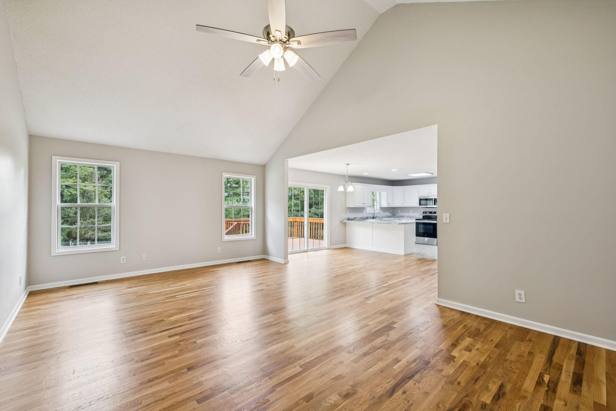 1016 Prince Way Dalton, GA 30721 - Photo 4 of 40 large-0199783c-ffc4-71cd-b6ca-6615e47dd4